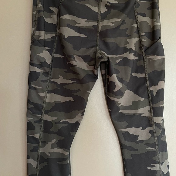 Athleta Ultimate Stash Pocket Camo 7/8 Tight Sz Small Athletic Activewear - Picture 14 of 16